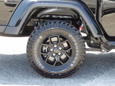 Used 2022 Jeep Gladiator Sport AWD/4WD image 10