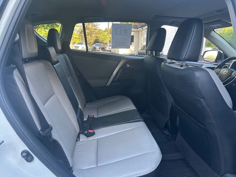 Used 2016 Toyota RAV4 Limited image 27