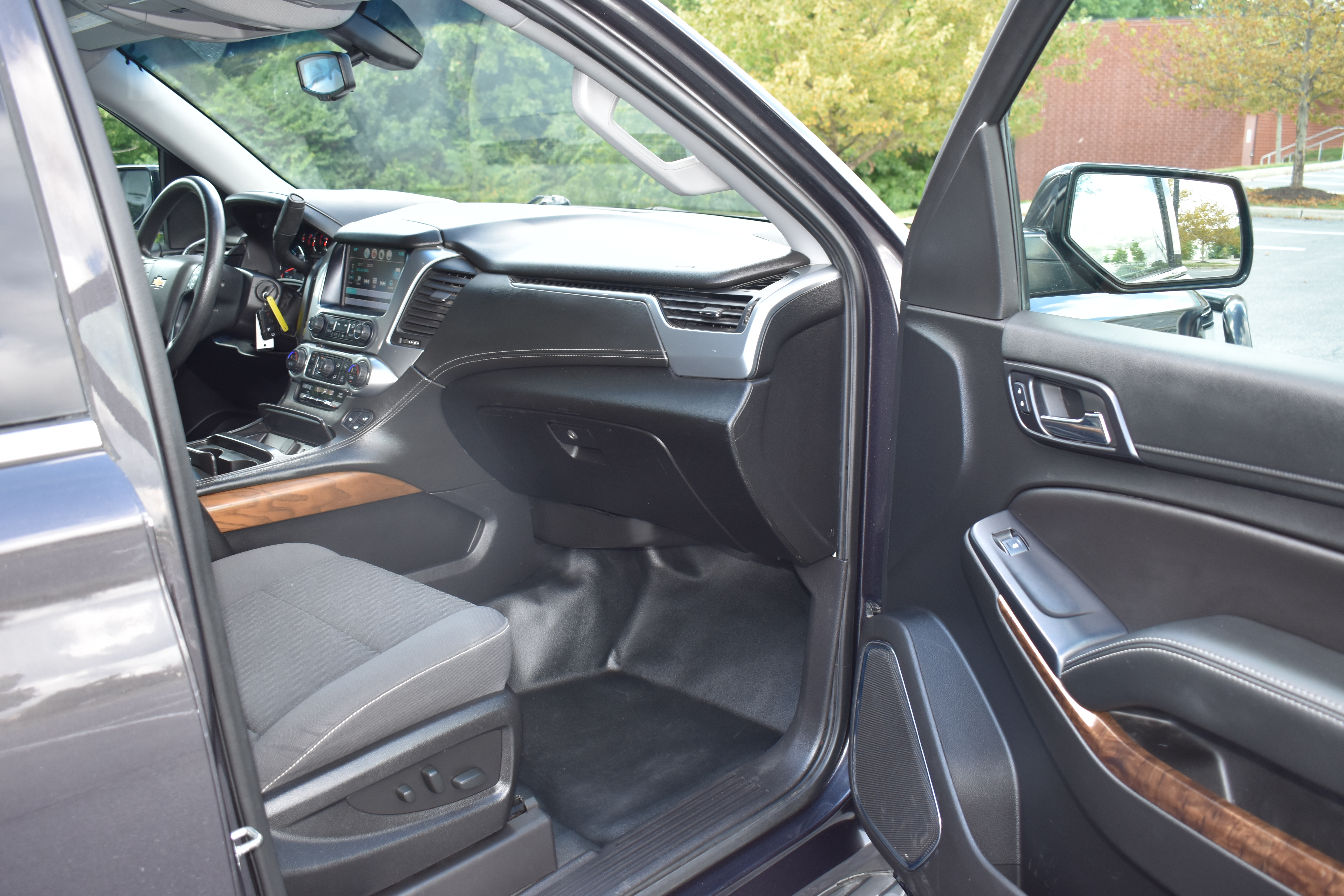 Used 2018 Chevrolet Tahoe 4WD image 32