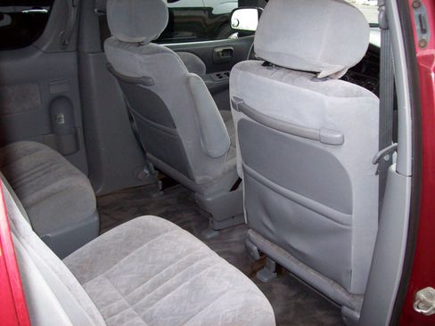 Used 2000 Toyota Sienna LE image 17