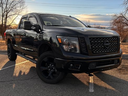 Used 2018 Nissan Titan XD SV image 1