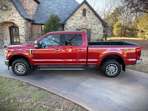 Used 2020 Ford F250 XLT image 2