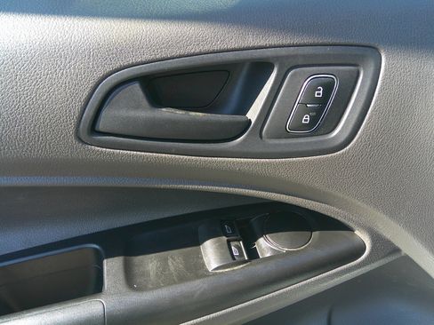 Used 2021 Ford Transit Connect XLT image 16