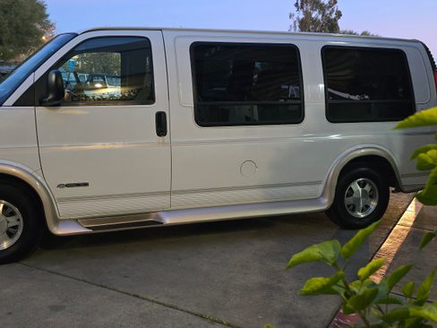 Used 1999 Chevrolet Express 1500 image 12