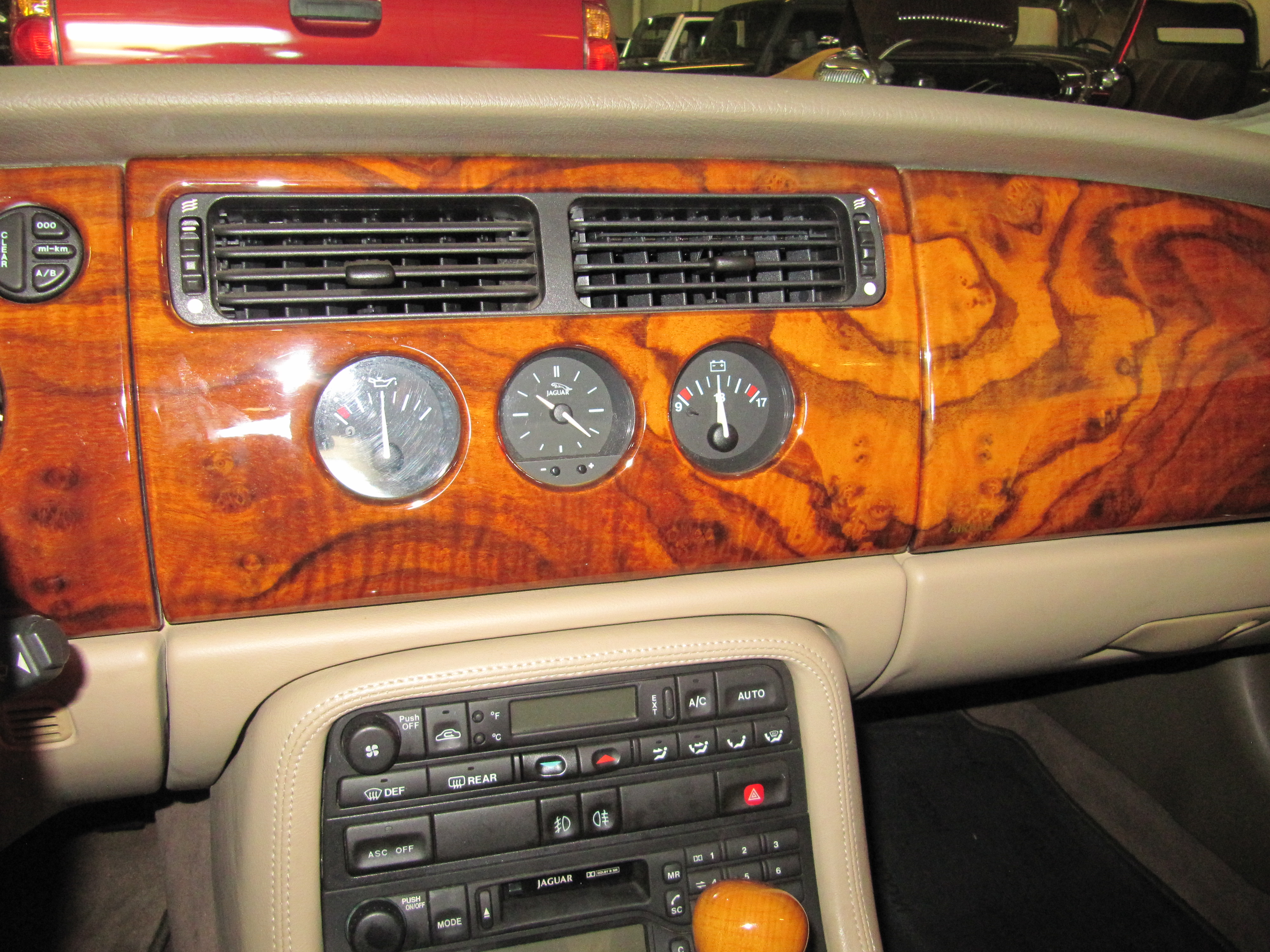 Used 1999 Jaguar XK8 RWD image 14