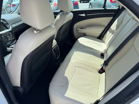Used 2015 Chrysler 300 C image 18