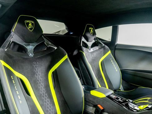 Used 2023 Lamborghini Huracan Tecnica image 8