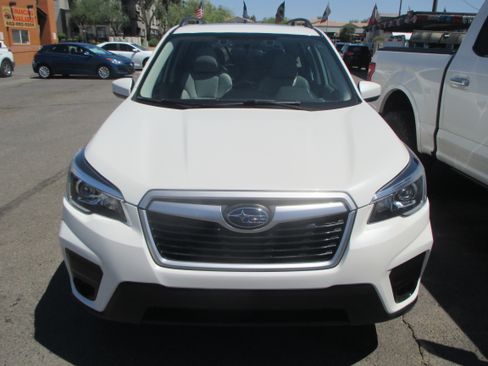 Used 2020 Subaru Forester Premium Sport Utility 4D AWD/4WD image 18