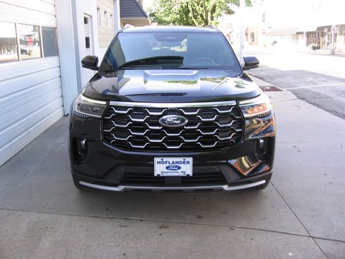 Used 2025 Ford Explorer 4WD Platinum image 2