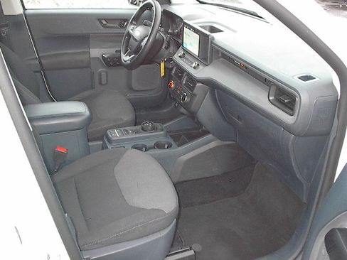 Used 2022 Ford Maverick XL image 9