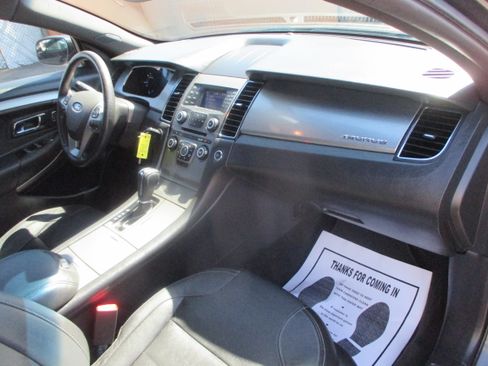 Used 2015 Ford Taurus SEL image 3