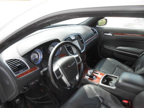 Used 2014 Chrysler 300 AWD image 9