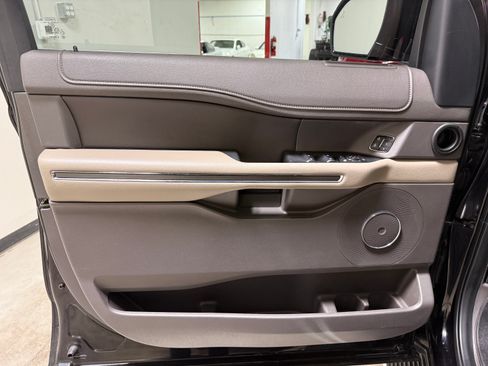 Used 2019 Ford Expedition Max 4WD XLT image 13