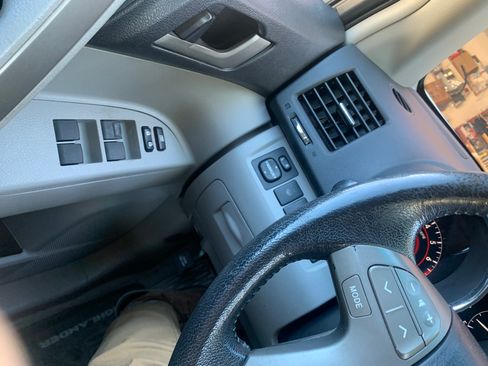 Used 2010 Toyota Highlander Sport image 13