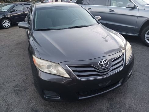 Used 2011 Toyota Camry LE image 4