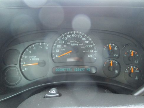 Used 2005 Chevrolet Silverado 1500 2WD Regular Cab image 28