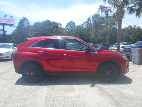 Used 2020 Mitsubishi Eclipse Cross FWD LE image 1
