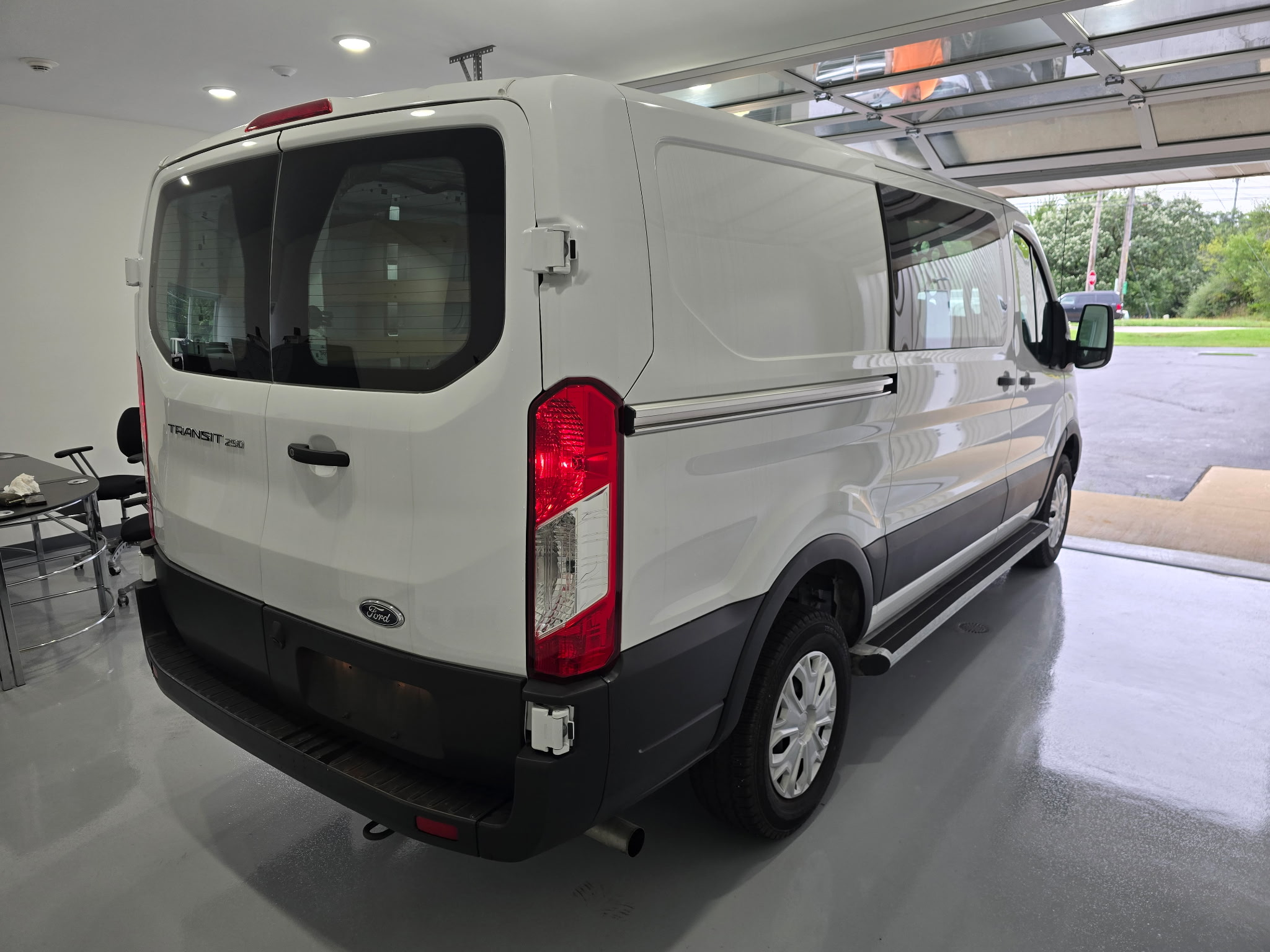 Used 2025 Ford Transit 250 Low Roof RWD image 4