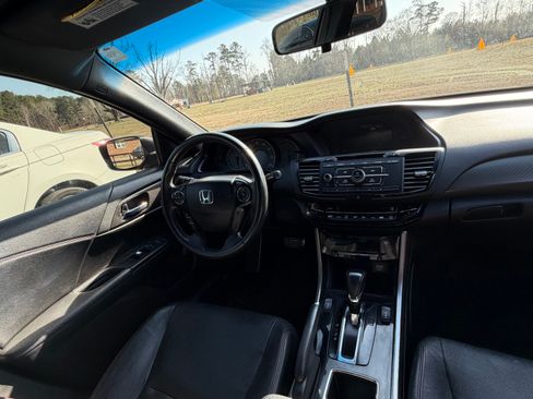 Used 2017 Honda Accord Sport Special Edition image 8