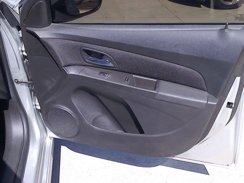 Used 2015 Chevrolet Cruze LT FWD image 11