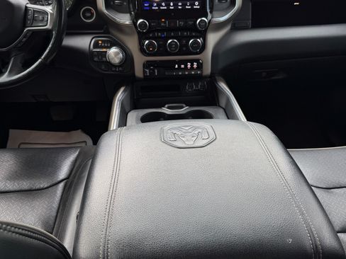 Used 2020 RAM 1500 4x4 Crew Cab Laramie image 10