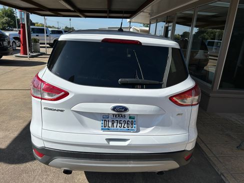 Used 2015 Ford Escape FWD SE image 2