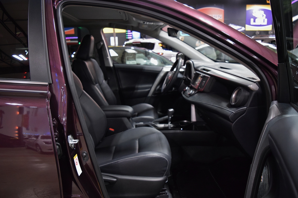 Used 2017 Toyota RAV4 Limited FWD image 23