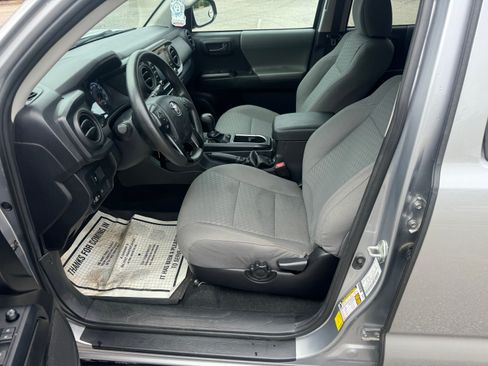 Used 2021 Toyota Tacoma SR5 AWD/4WD image 13