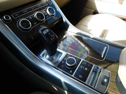Used 2016 Land Rover Range Rover Sport HSE image 24
