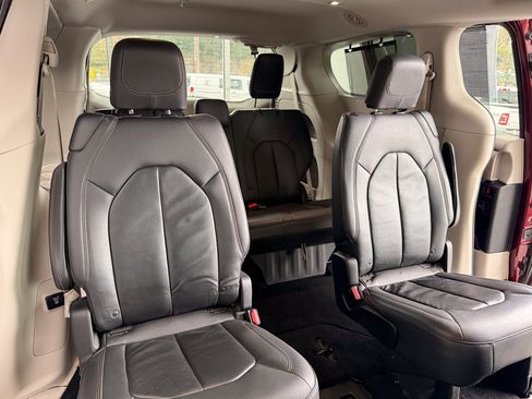 Used 2017 Chrysler Pacifica Touring-L Plus image 15