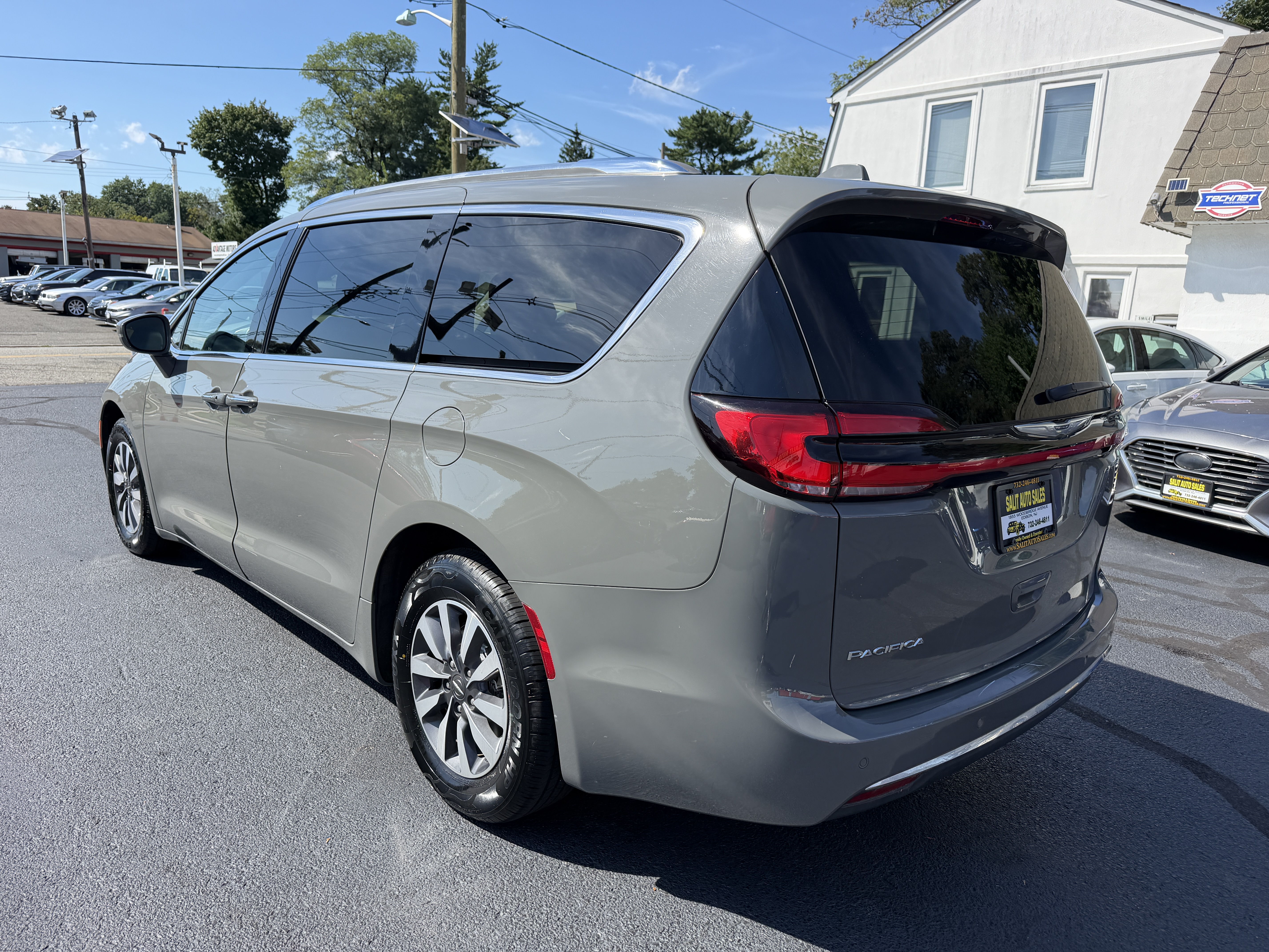 Used 2021 Chrysler Pacifica Touring-L FWD image 38