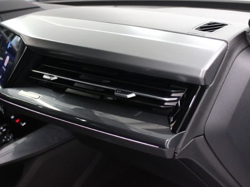 Used 2024 Audi Q4 e-tron Premium Plus image 40