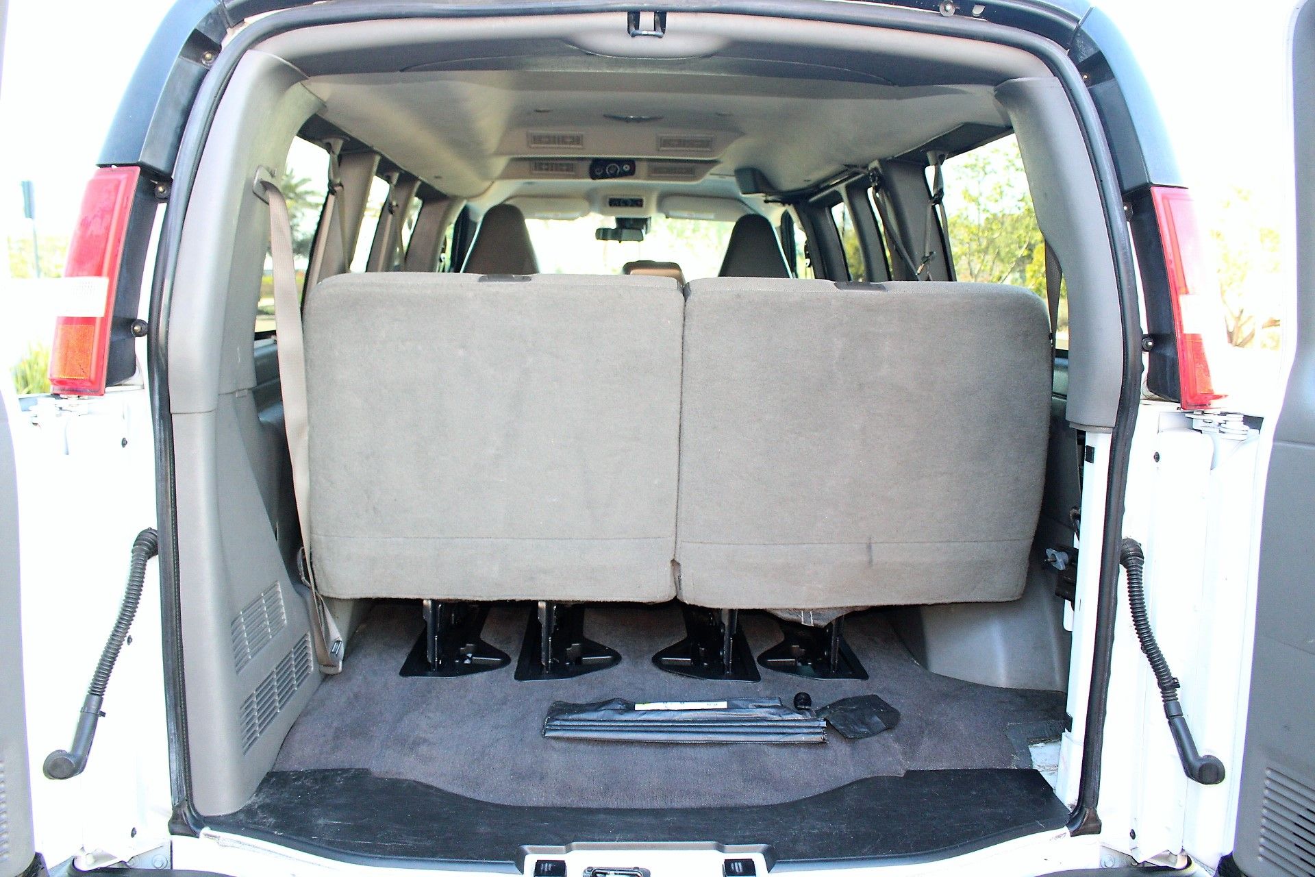 Used 2019 Chevrolet Express 3500 LT RWD image 26