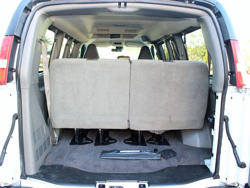 Used 2019 Chevrolet Express 3500 LT image 25