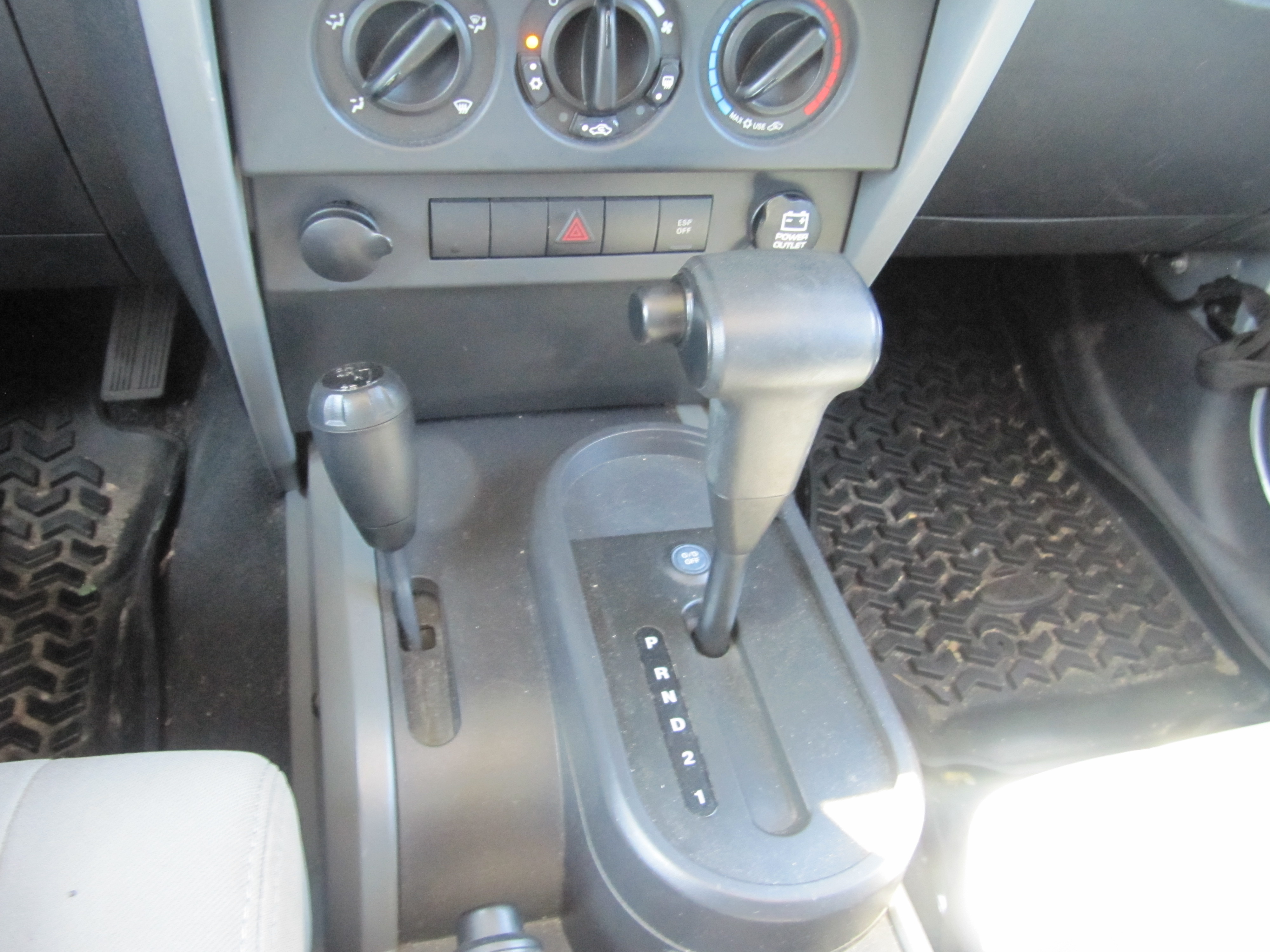 Used 2008 Jeep Wrangler Unlimited Sahara AWD/4WD image 13