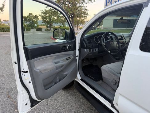 Used 2005 Toyota Tacoma 2WD Access Cab PreRunner V6 image 40