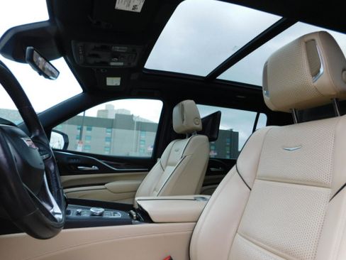 Used 2021 Cadillac Escalade ESV Premium Luxury image 12