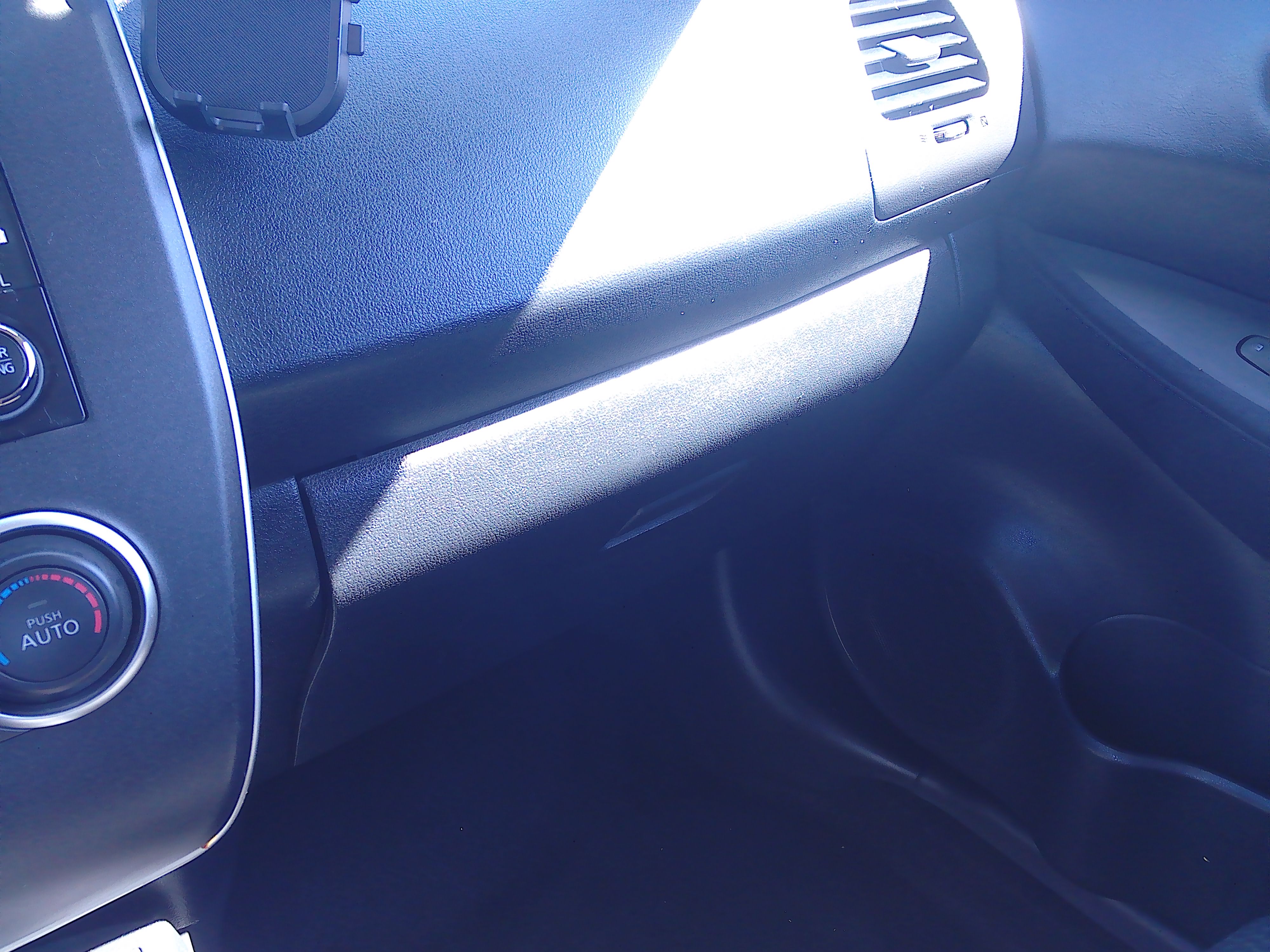 Used 2015 Nissan Leaf S FWD image 17