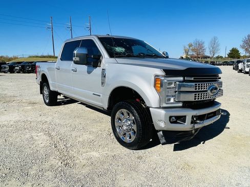 Used 2017 Ford F350 Platinum image 2