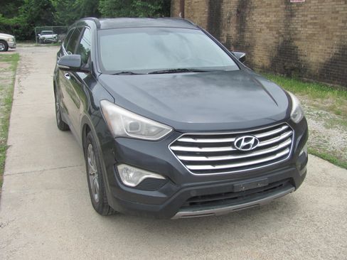 Used 2013 Hyundai Santa Fe FWD GLS image 3