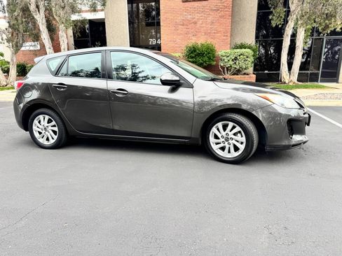 Used 2013 MAZDA MAZDA3 i Touring Hatchback FWD image 4