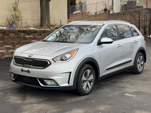 Used 2019 Kia Niro LX image 2