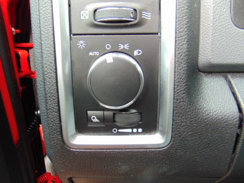 Used 2017 RAM 1500 SLT image 12