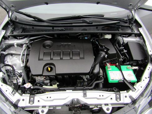 Used 2018 Toyota Corolla LE image 10