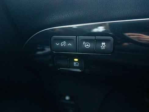 Used 2020 Toyota Prius AWD image 42