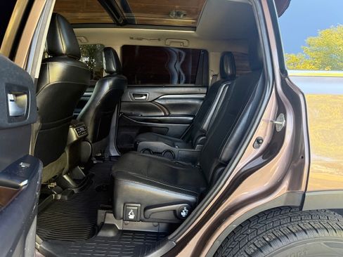 Used 2018 Toyota Highlander Limited Platinum image 17