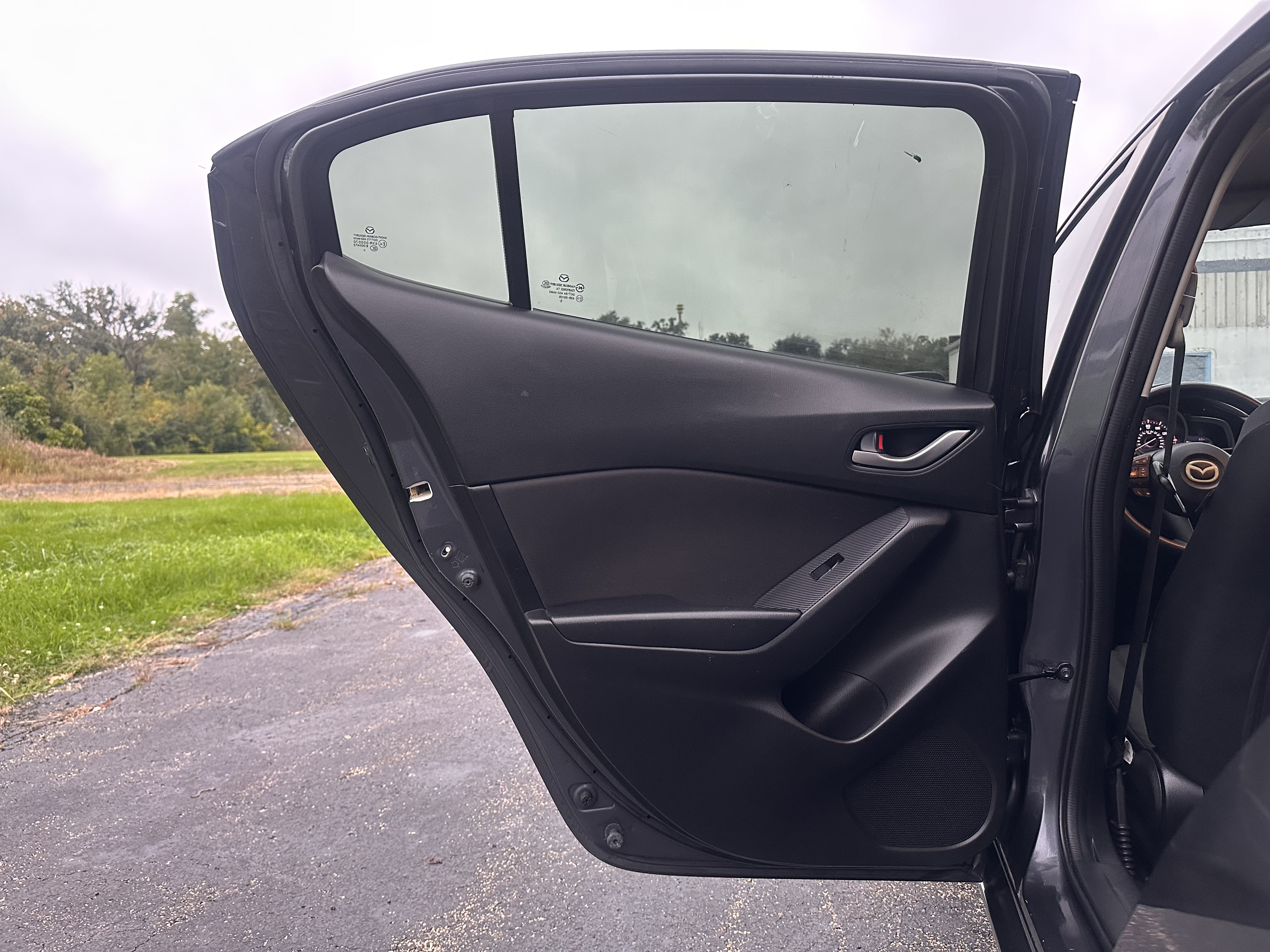 Used 2016 MAZDA MAZDA3 i Sport Hatchback FWD image 16