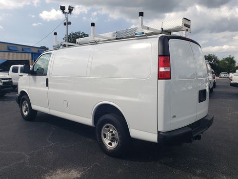 Used 2020 Chevrolet Express 2500 UNAVAIL RWD image 3