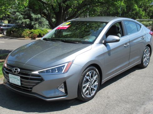 Used 2019 Hyundai Elantra Limited Sedan FWD image 2