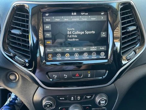 Used 2022 Jeep Cherokee Limited image 23